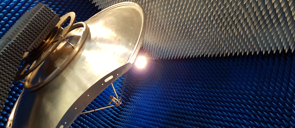 Large reflector antenna